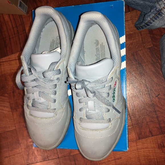 Shoes - Picture 3 of 7